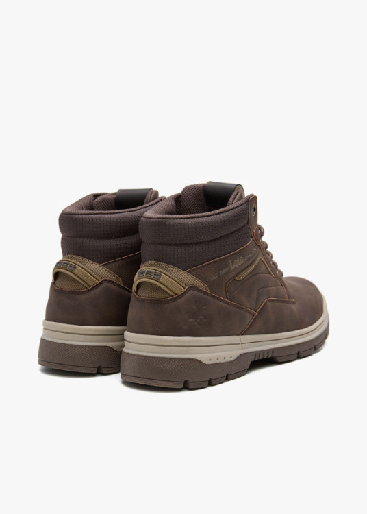 Bota Casual detalle texturas marrón