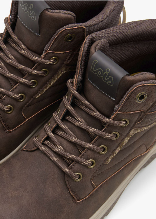 Bota Casual detalle texturas marrón