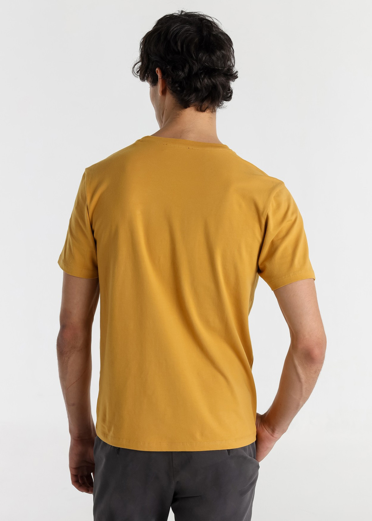 Camiseta Manga Corta Bordado Lois genuine amarilla