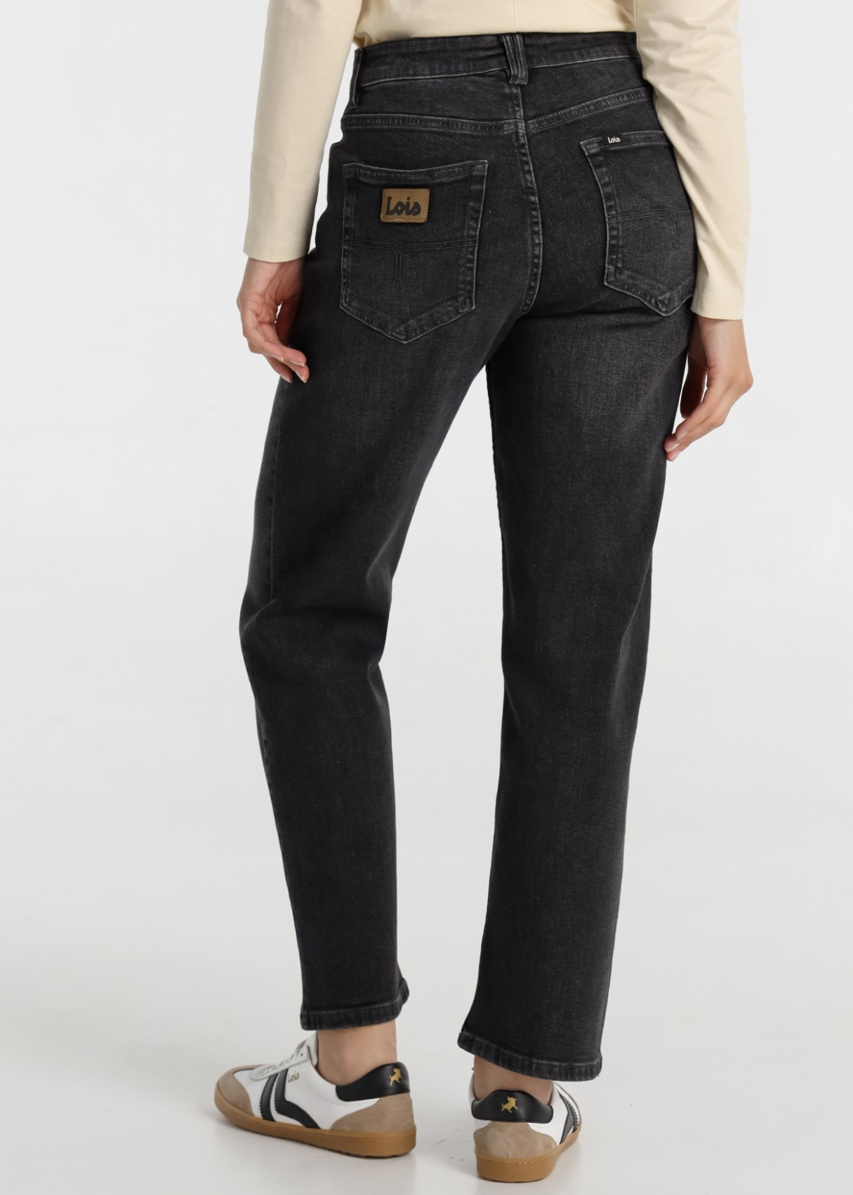 Jeans straigth cintura media Lavado Negro