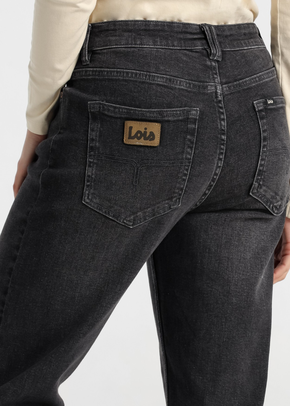 Jeans straigth cintura media Lavado Negro