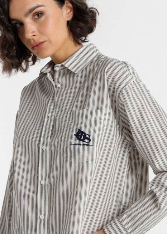 Camisa Manga Larga bolsillo logo bordado gris