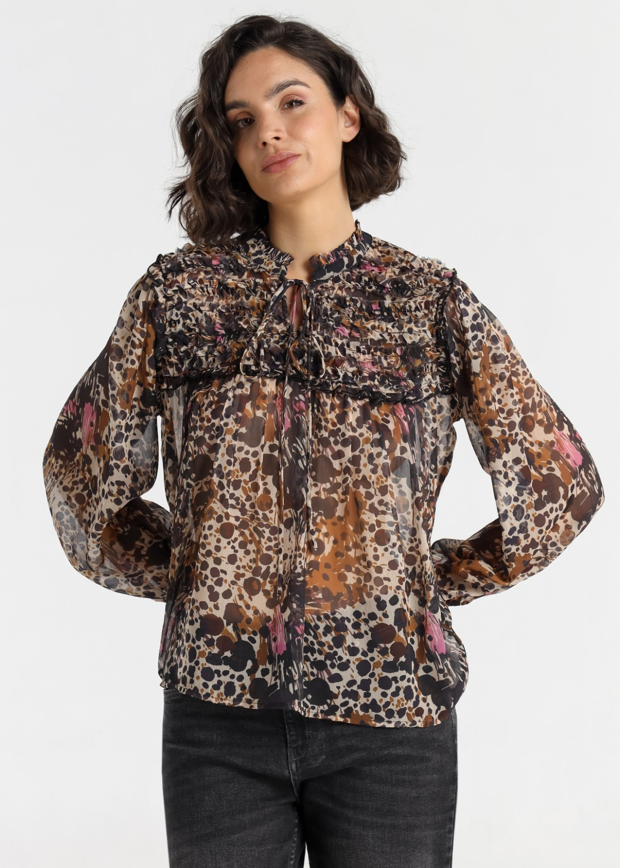 Blusa estampado cuello lazo marrón