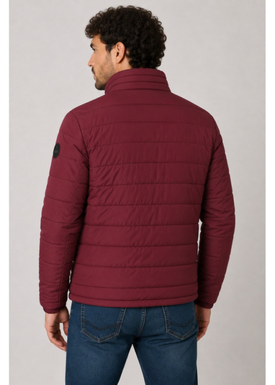 Cazadora acolchada cremallera roja