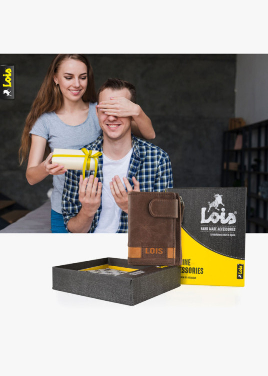 Cartera vertical de piel cierre botón con llavero marrón