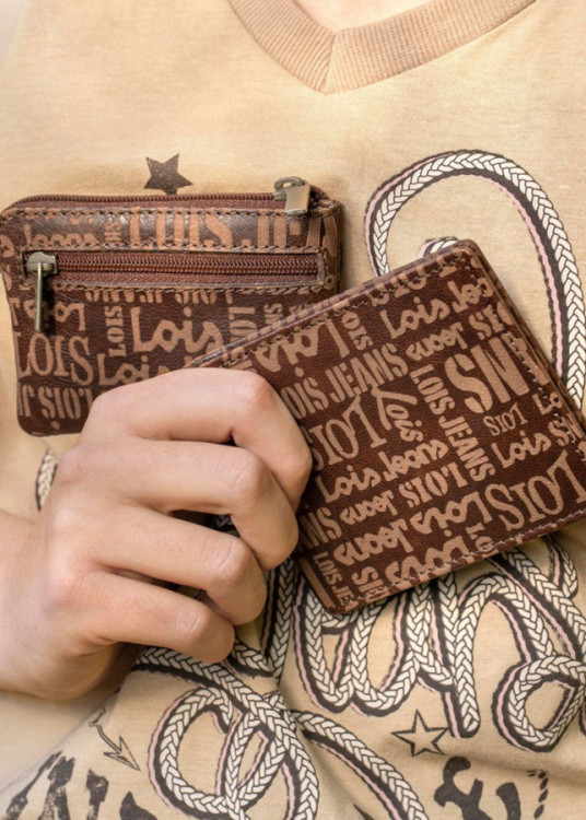 Cartera con billetera de piel estampado logo relieve marrón