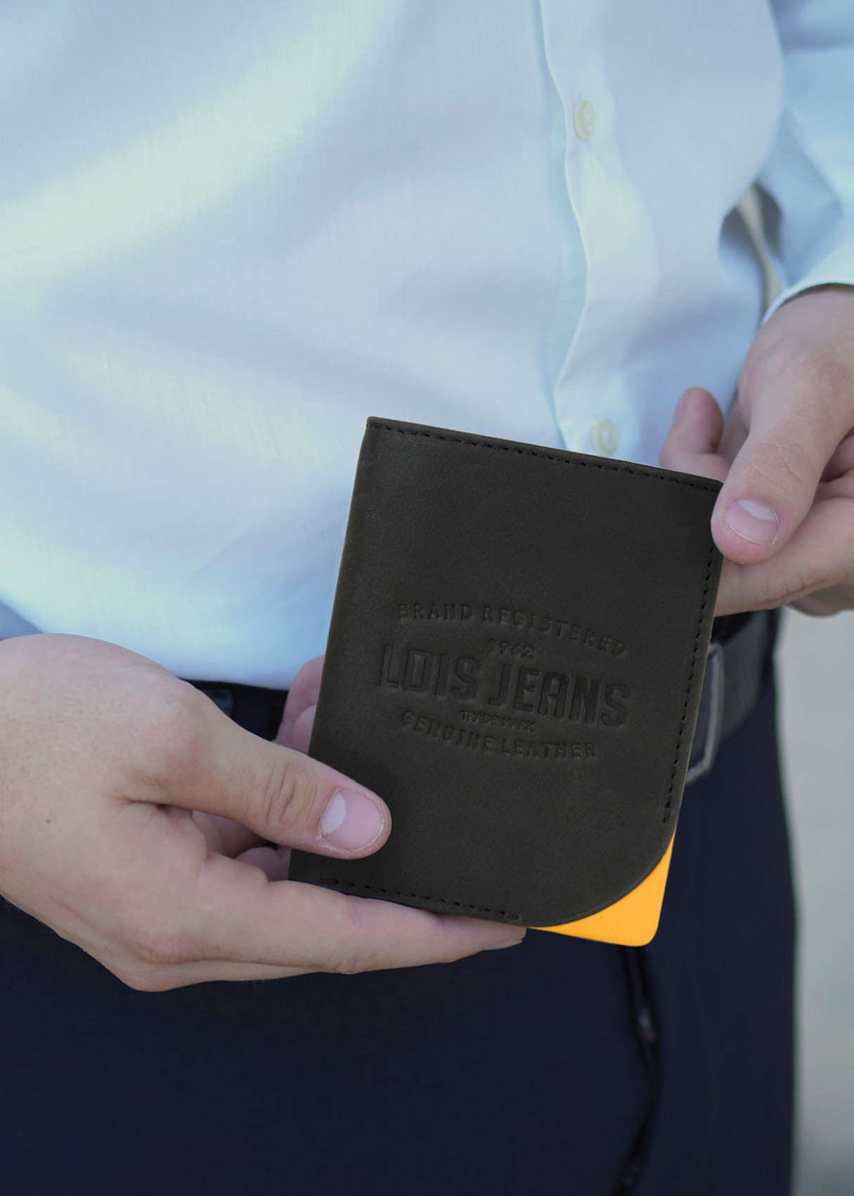 Cartera billetera con monedero y compartimentos detalle color negra