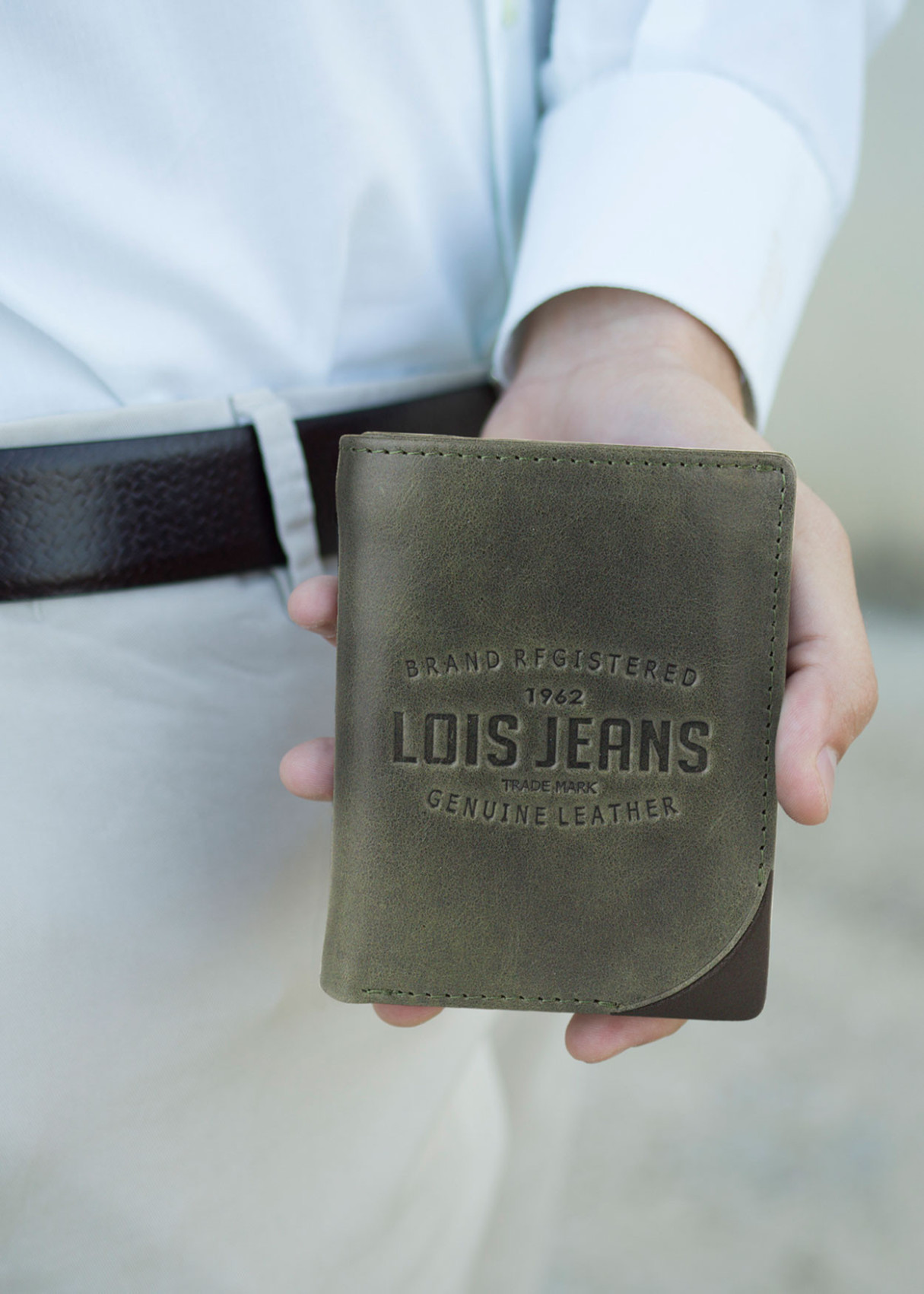 Cartera billetera con monedero y compartimentos logo relieve frontal verde