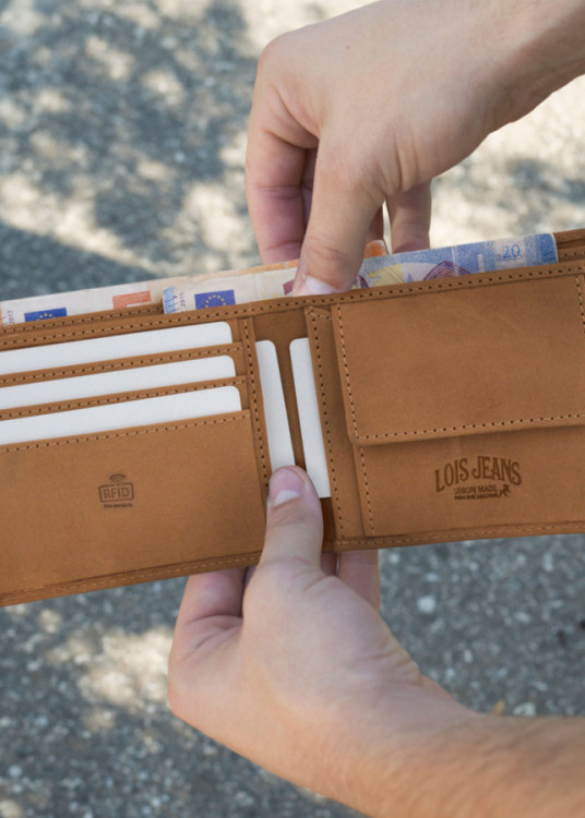 Cartera de piel con monedero grabado frontal cuero