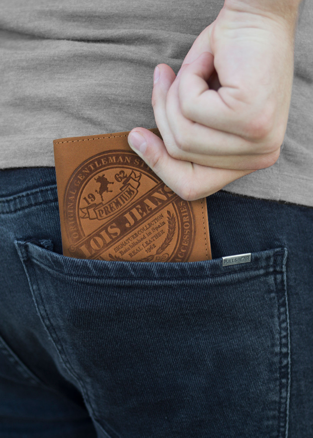 Cartera billetera de piel con Monedero Y Múltiples Compartimentos logo relieve cuero marrón