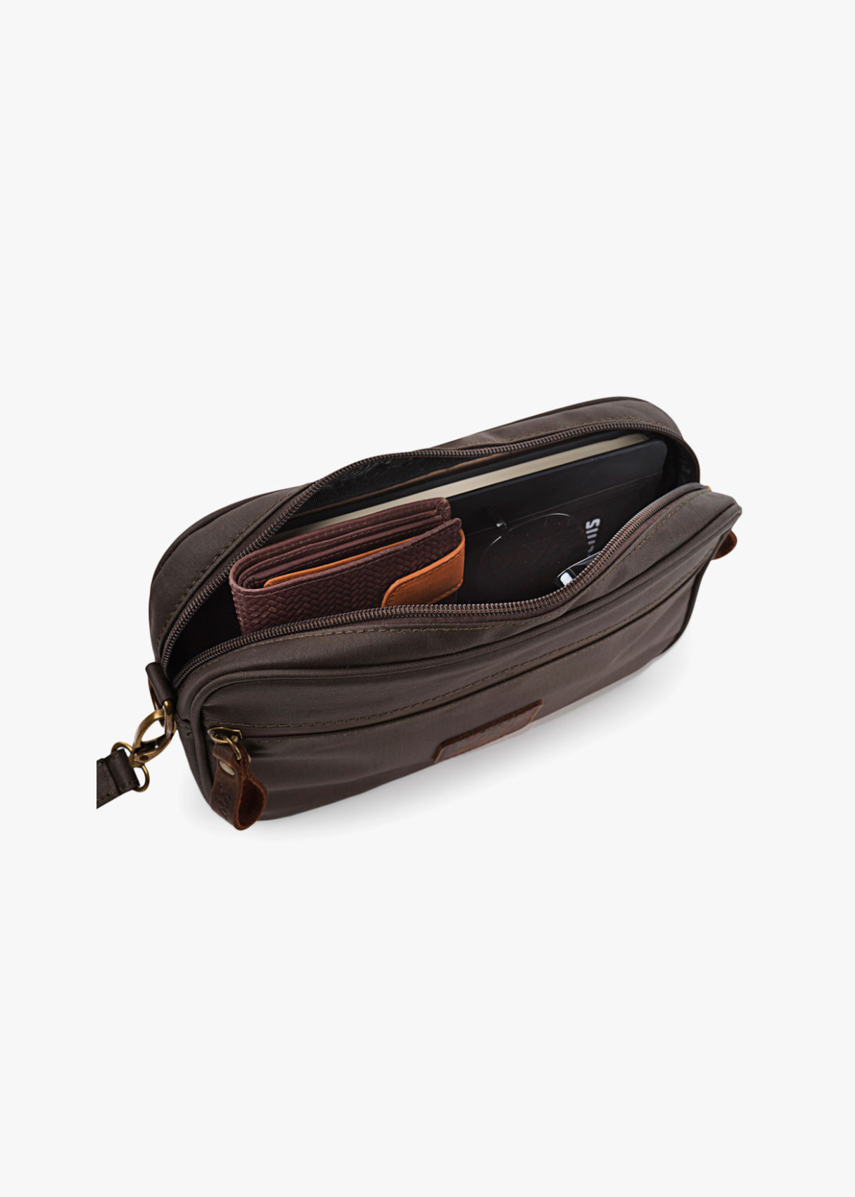 Cartera de mano de lona marrón