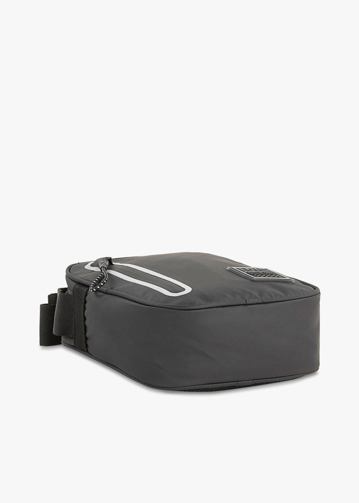 Bandolera impermeable con cremalleras negra