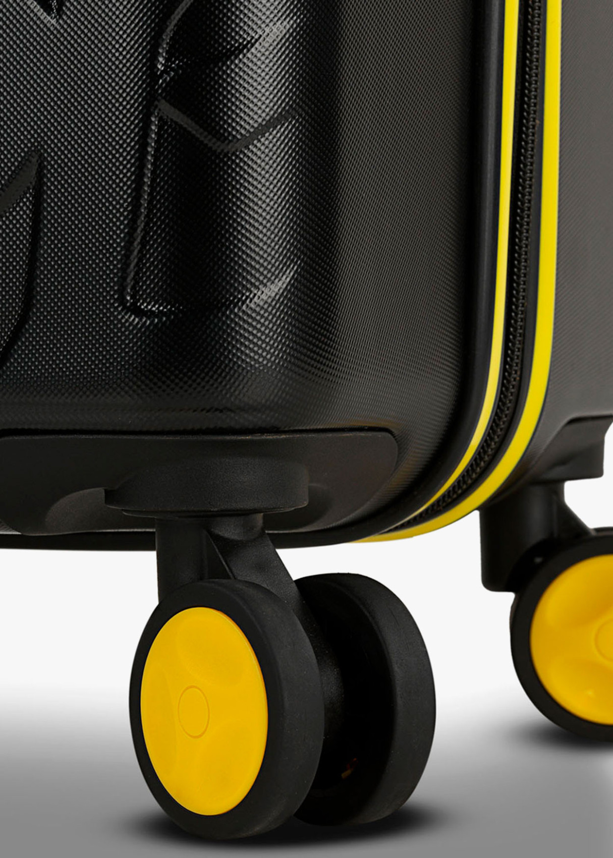 Maleta mediana rígida con ruedas trolley negra