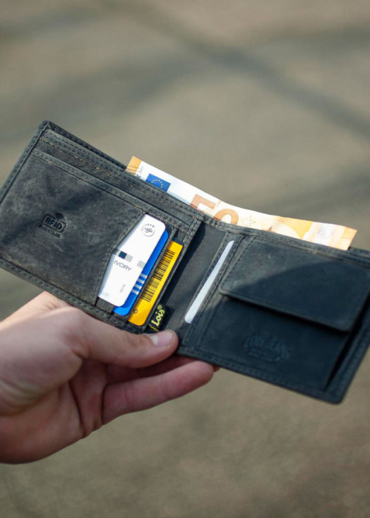 Cartera de piel con protección RFID negra