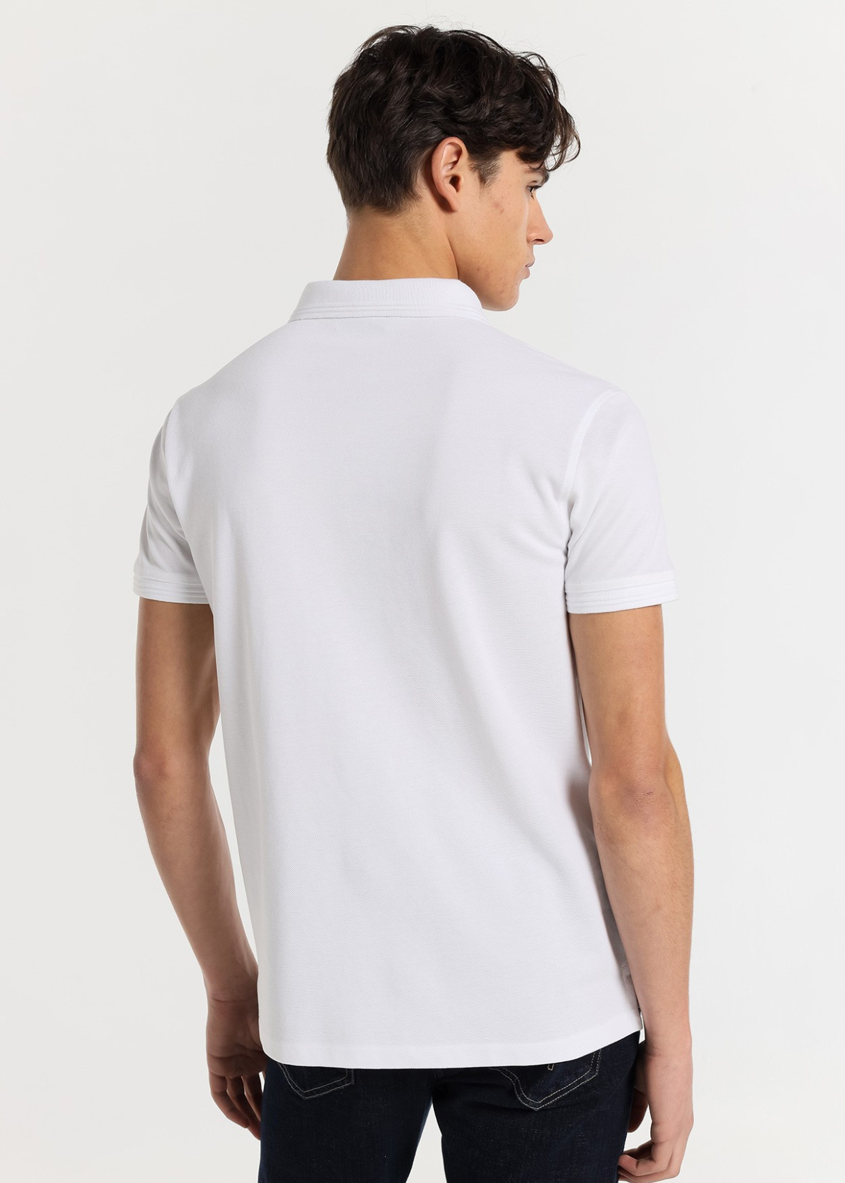 Polo Manga Corta Basico Patch Logo Bordado blanco