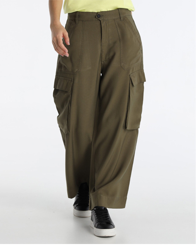 Visita nuestra colección de Pantalones de Mujer