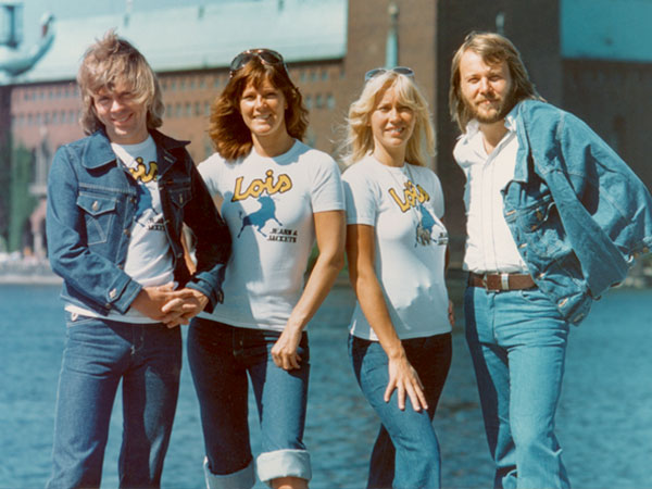 Grupo de música ABBA con Ropa Lois